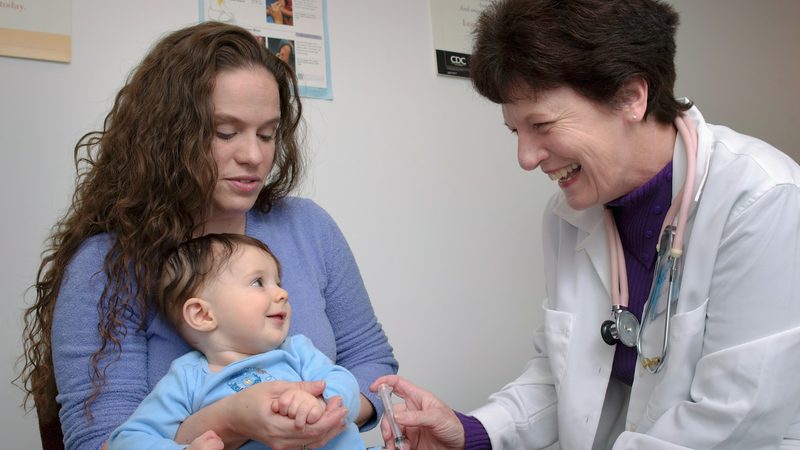 A gentle pediatric wellness checkup for a baby with a parent present